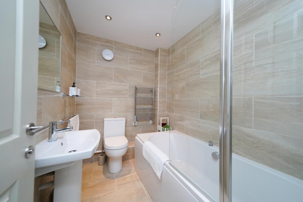 Castle Townhouse Kenilworth - Private Parking - 24 Hr Gym Access - Town Centre Leilighet Eksteriør bilde
