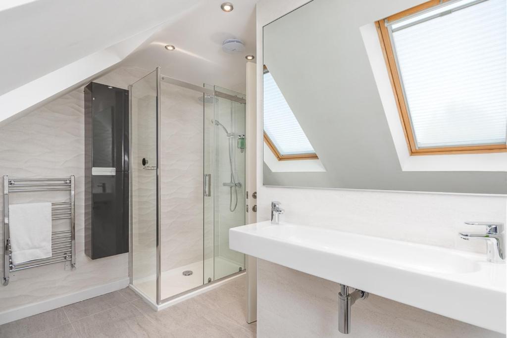 Castle Townhouse Kenilworth - Private Parking - 24 Hr Gym Access - Town Centre Leilighet Eksteriør bilde