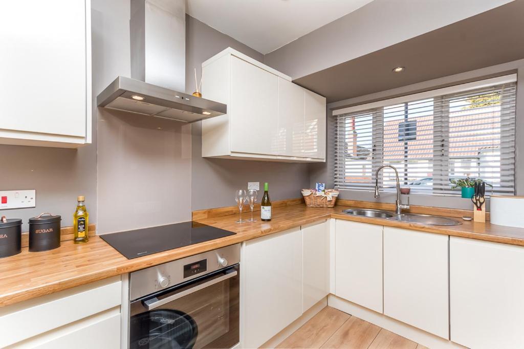 Castle Townhouse Kenilworth - Private Parking - 24 Hr Gym Access - Town Centre Leilighet Eksteriør bilde