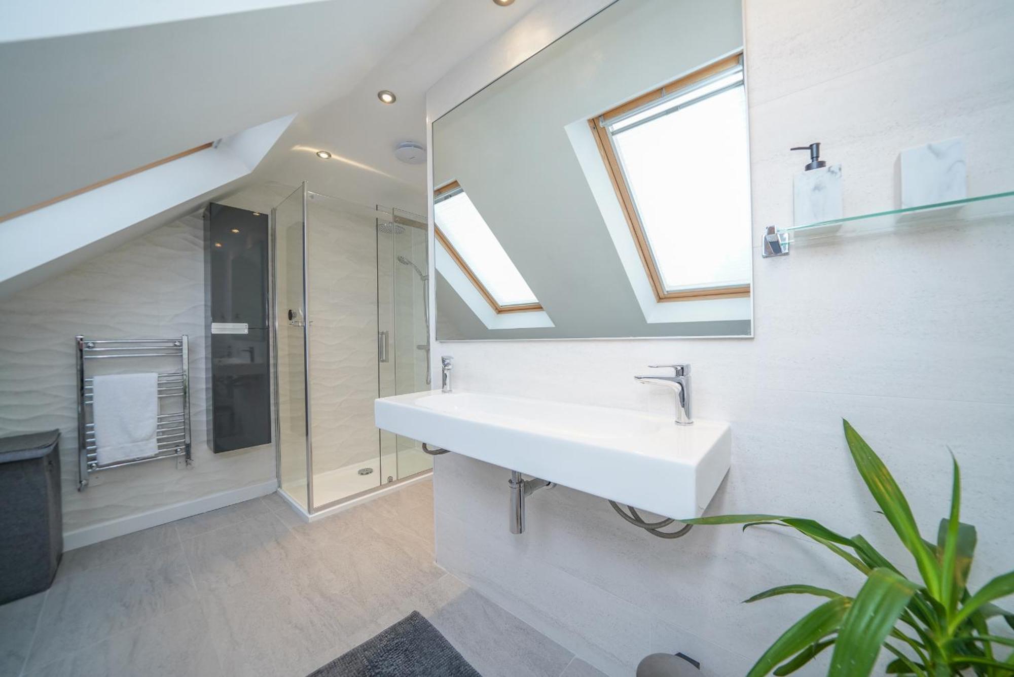 Castle Townhouse Kenilworth - Private Parking - 24 Hr Gym Access - Town Centre Leilighet Rom bilde